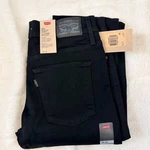 30x30 Levi's Women's 311 Shaping Skinny Jeans - Black